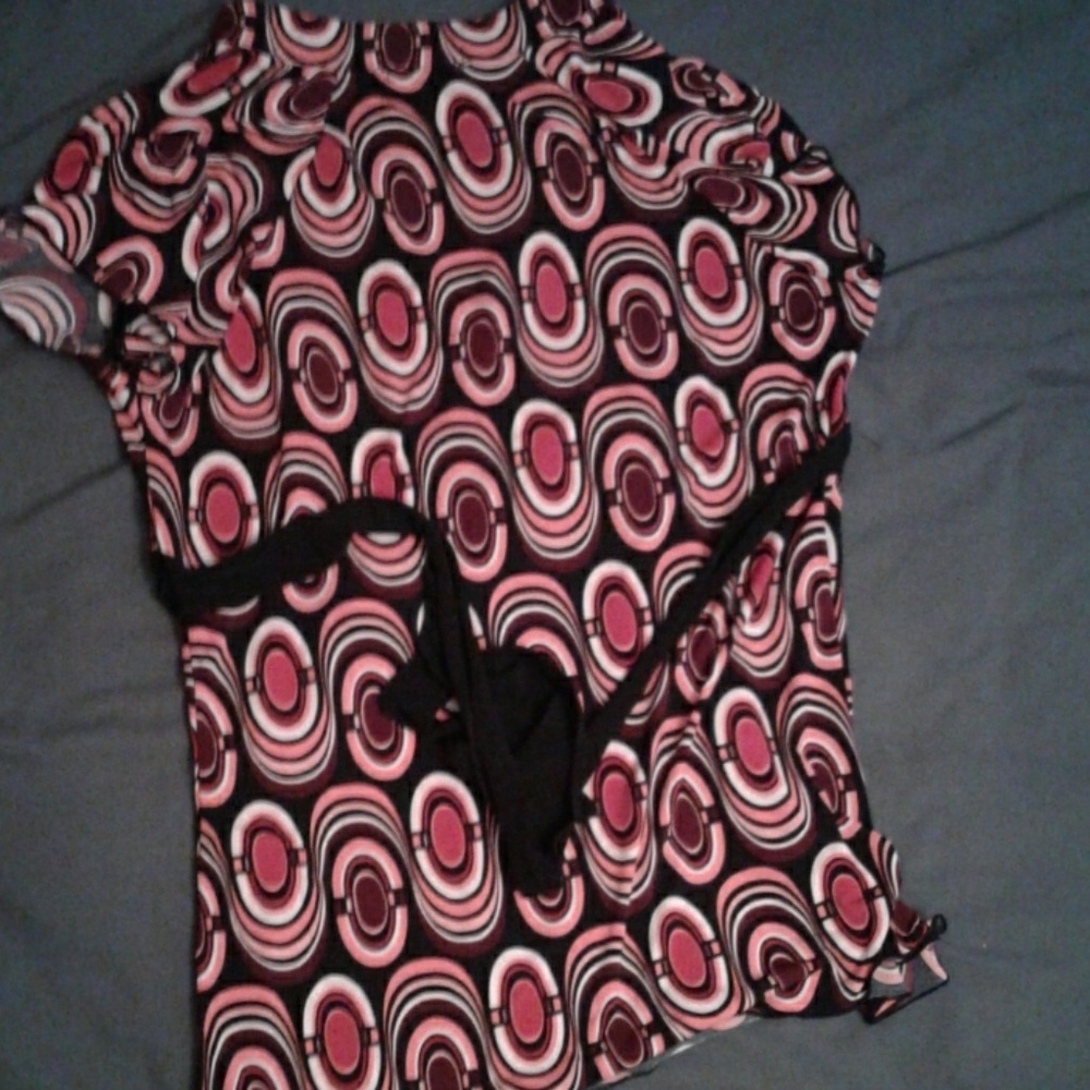 Cute dressy women's blouse - Picture 2 of 2